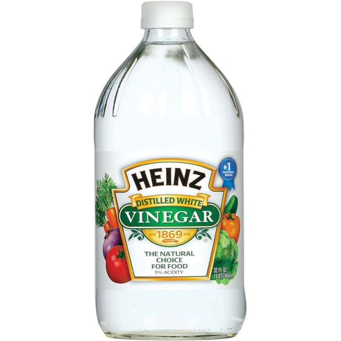 white vinegar to clean mold