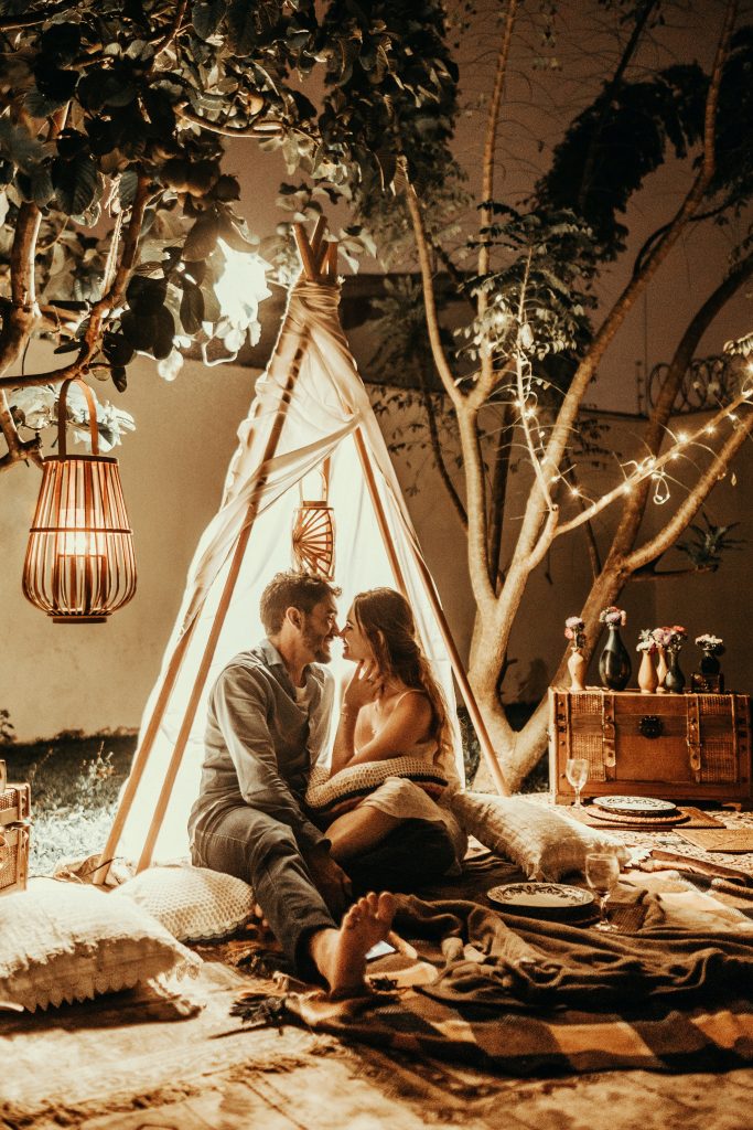 The first few months of a new romantic relationship are magical, aren't they? However, you have to be careful because, despite the magic, the first months of a new romantic relationship are also fragile.